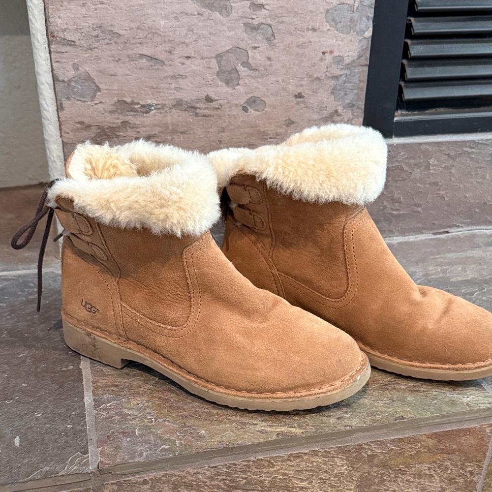 UGG Women's Brown Sheepskin Winter Boots size 7